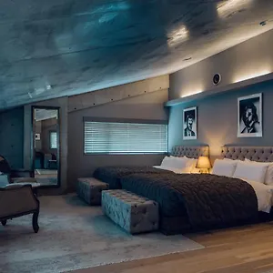 Node Hotel